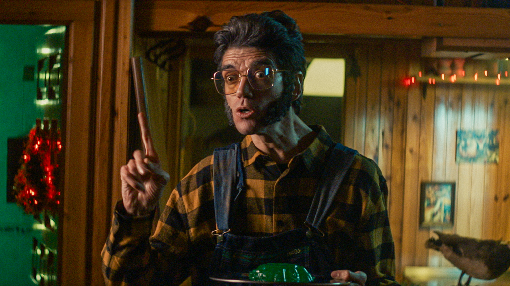 Fotograma de Javier Botet en la serie "Hay Algo en el Bosque"
