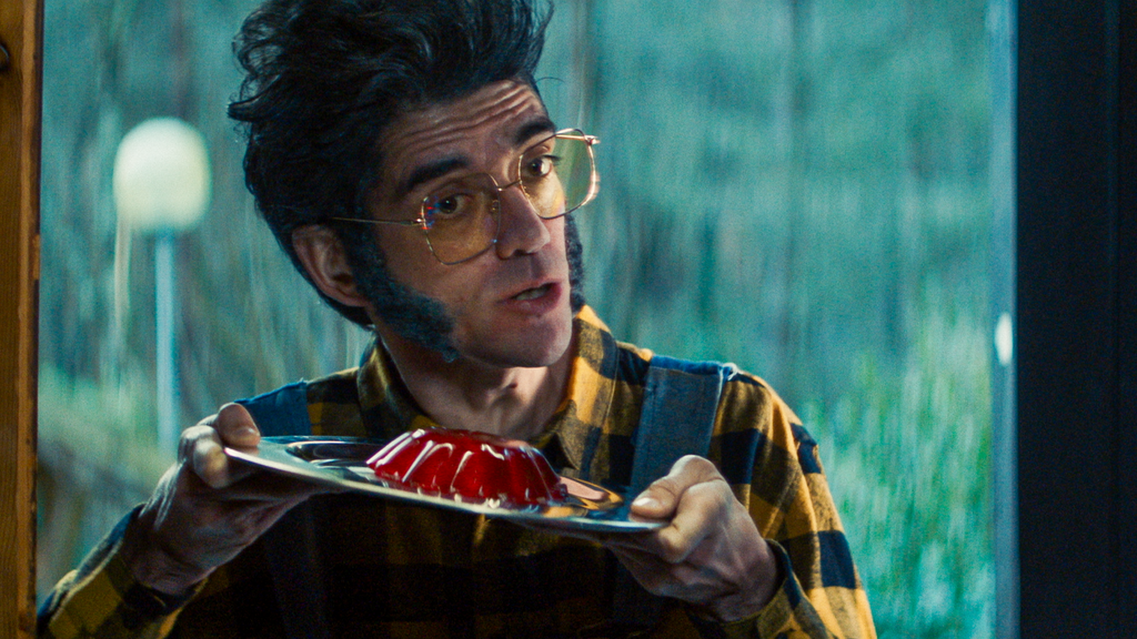 Fotograma de Javier Botet en la serie "Hay Algo en el Bosque"