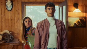 Daniel Ibáñez y Andrea Núñez en la serie Hay Algo en el bosque