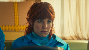 Fotograma de Angy Fernández interpretando a Wynona en la serie "Hay Algo en el Bosque"