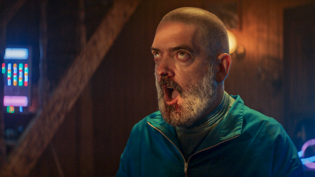 Fotograma de Jordi Aguilar en la serie "Hay Algo en el Bosque"