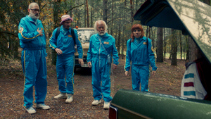 Fotograma de Angy Fernández, Iván Massagué, Jordi Aguilar y Koichi Sugihara en la serie "Hay Algo en el Bosque"