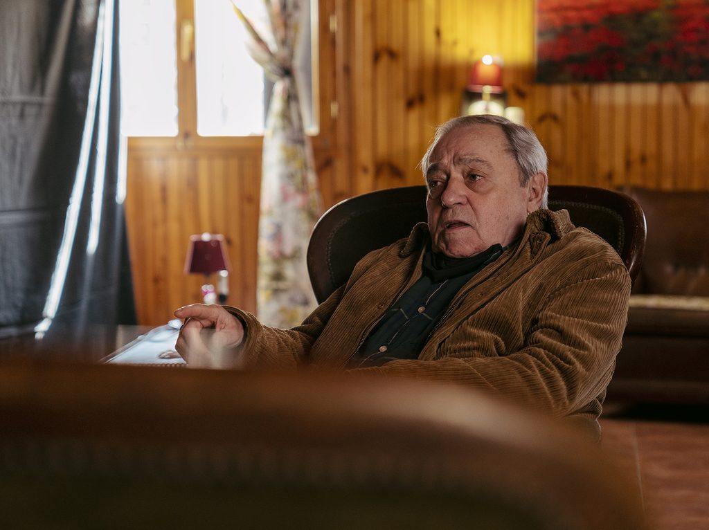 Zorion Eguileor detrás de escenas de la serie "Hay Algo en el Bosque"