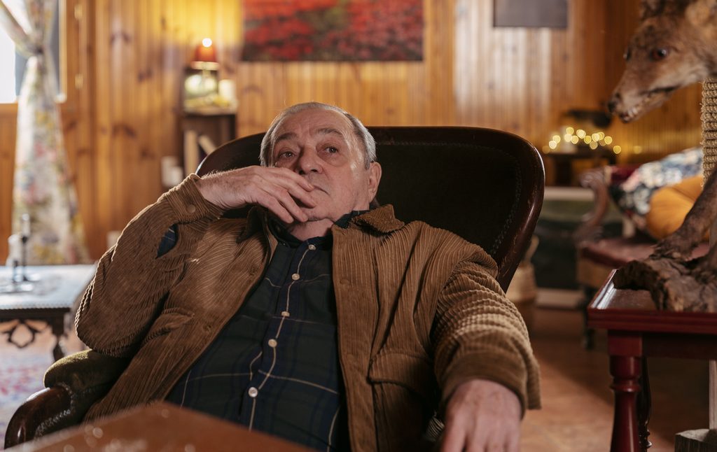 Zorion Eguileor detrás de escenas de la serie "Hay Algo en el Bosque"