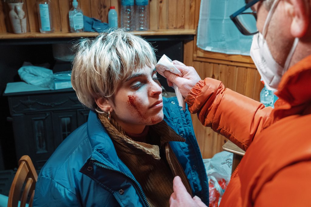Jone Laspiur detrás de escenas de la serie "Hay Algo en el Bosque"