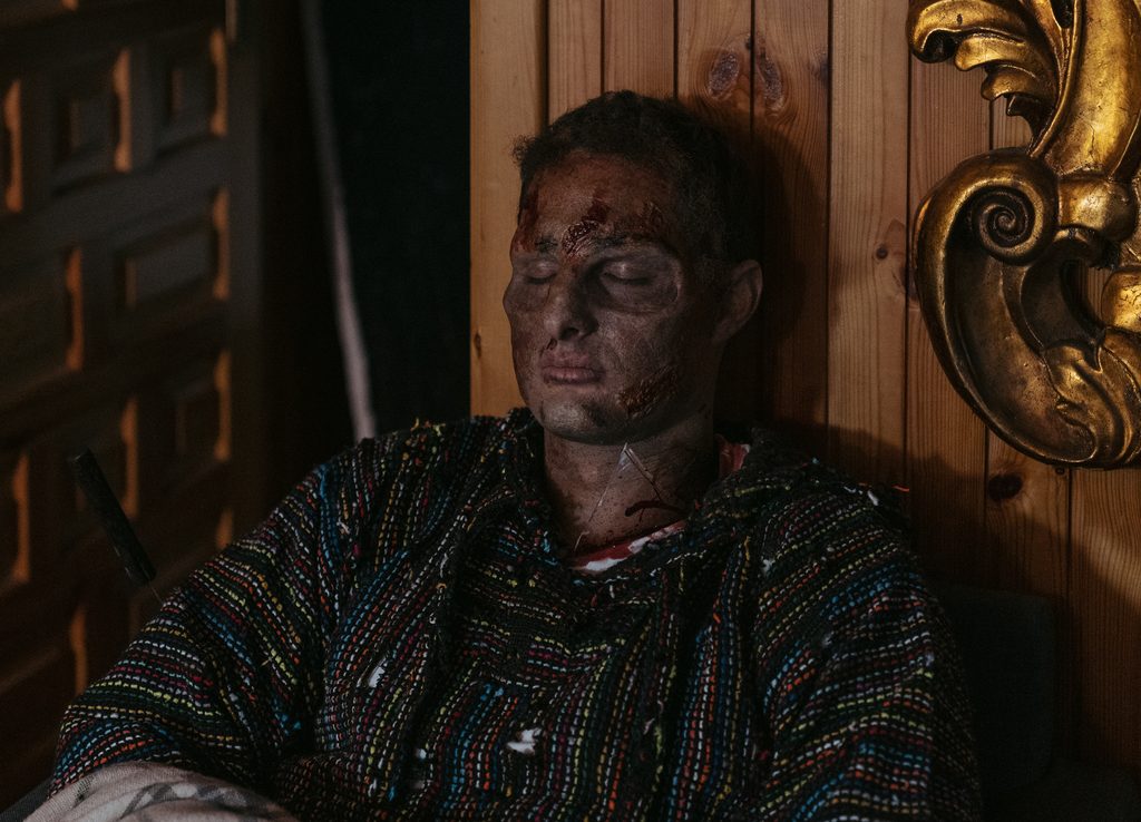 Eduardo Rosa detrás de escenas de la serie "Hay Algo en el Bosque"
