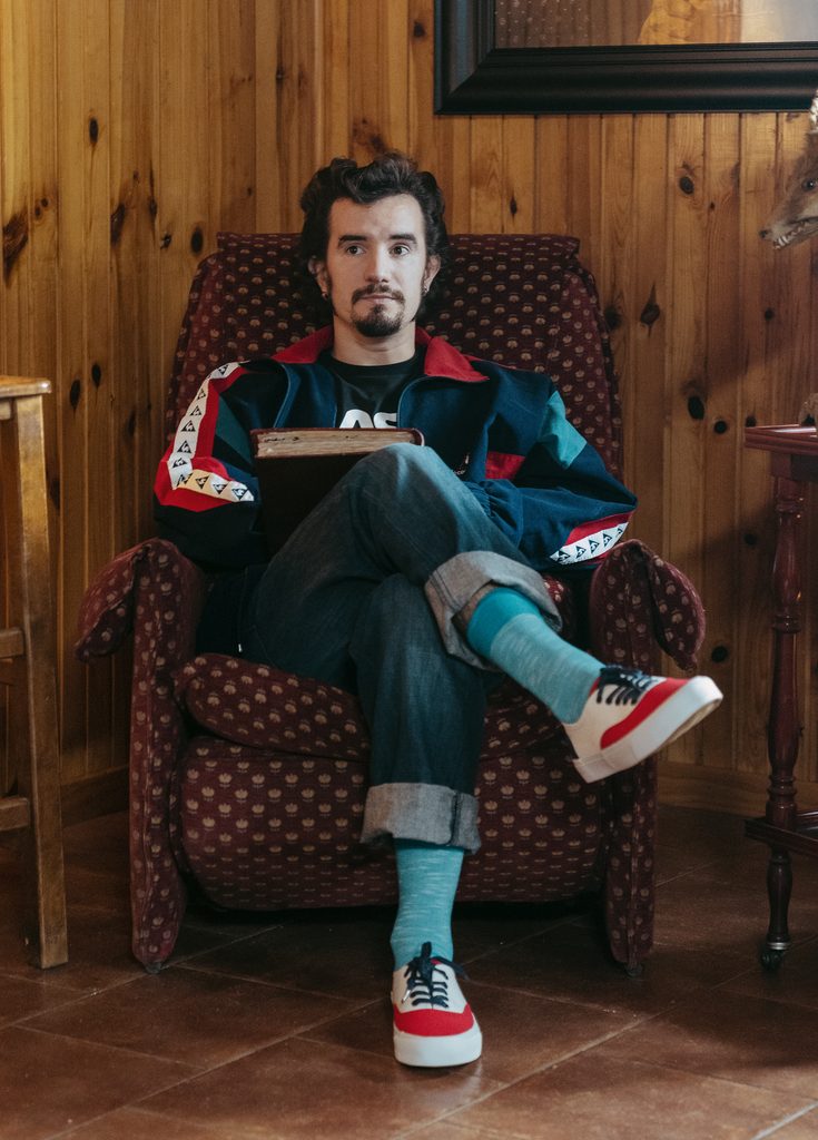 Lander Otaola detrás de escenas de la serie "Hay Algo en el Bosque"