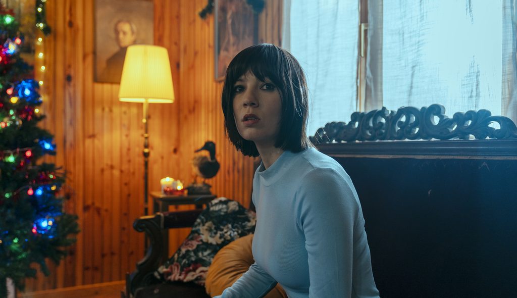 Usue Álvarez detrás de escenas de la serie "Hay Algo en el Bosque"
